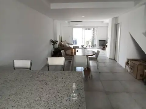 Casa 4 ambientes con 3 baños
