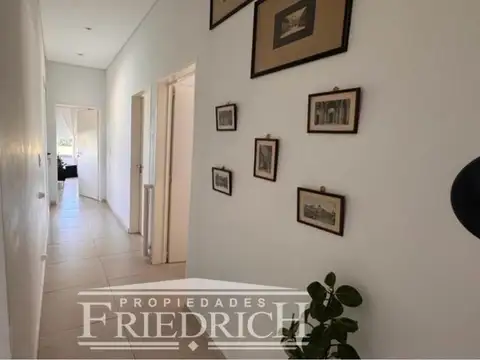Casa 4 ambientes con 2 baños