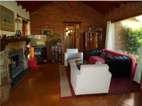 Casa 5 ambientes con 4 baños