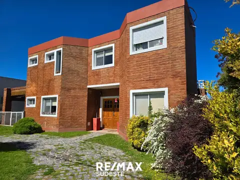 CASA EN VENTA. PAGO CHICO CON VISTA AL GOLF!!