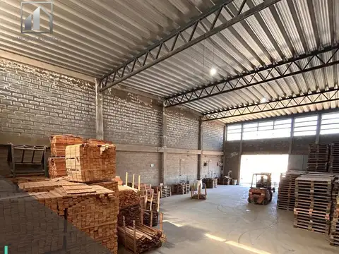 Galpón con Oficinas - Camino a 60 Cuadras