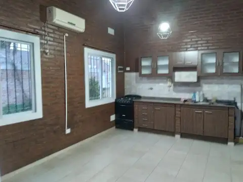 PH 2 AMBIENTES EN ALQUILER LOMAS DE ZAMORA CON COCHERA SIN EXPENSAS