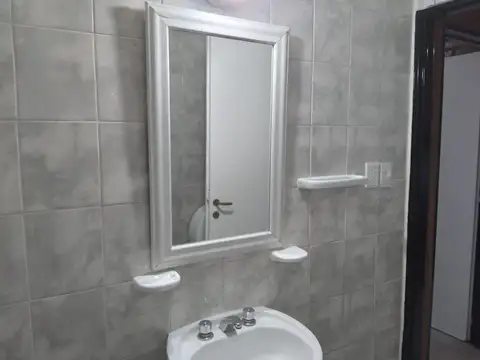 Depto Tipo Casa en Alquiler en Lomas de Zamora, $ 600.000