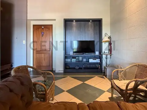 Depto. (tipo duplex) de 2 dormitorios y 2 baños en venta, Brio. Constituyentes, Santa Fe.