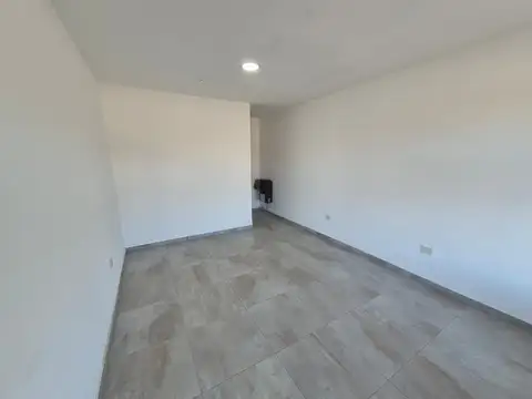 Locales comerciales de 20 y 40 m2 de superficie, ubicados frente a ruta N°40.