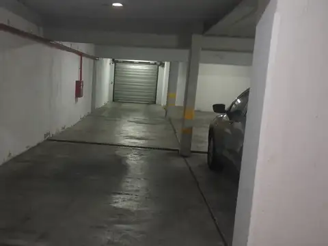 4 COCHERAS DESCUBIERTA en planta baja y  1 cubierta en subsuelo (juntas o por separado)