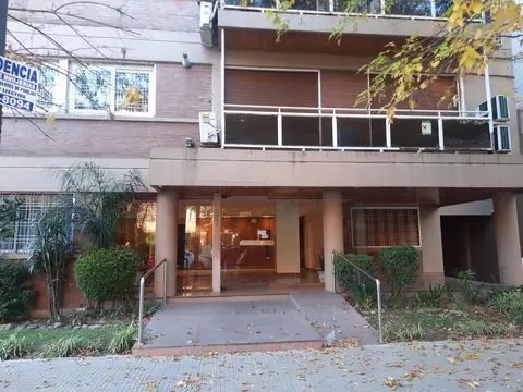 DEPTO 4 AMB.C/DEP. COCHERA-FTE APTO.PROFESIONAL