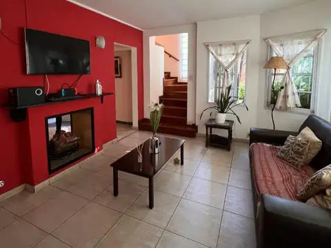 Casa en Venta con 2 cocheras