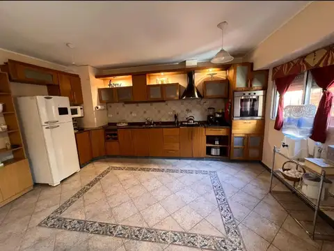 EXCELENTE UBICACIÓN . HERMOSA CASA A LA VENTA