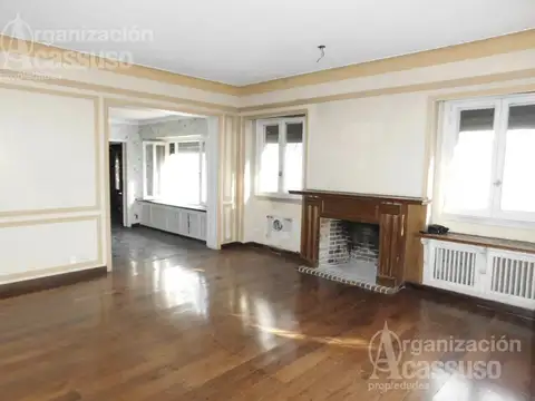 Casa en Alquiler con 3 cocheras