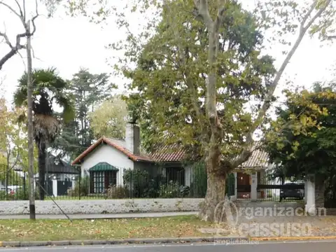 DESTINO COMERCIAL LOTE / CASA/ LOCAL  Av.Libertador  2794 Punta Chica