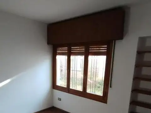 Casa en Alquiler con 4 cocheras