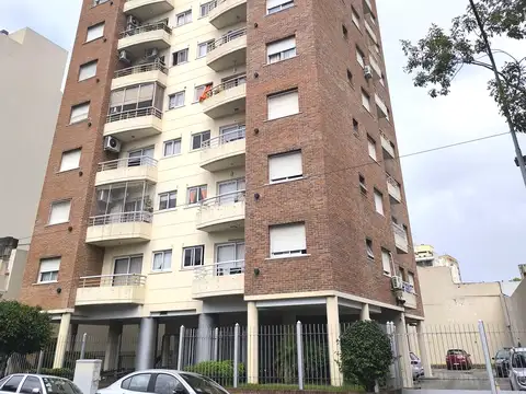 FLORES DEP 2 AMB CON BALCÓN A PASOS AV AVELLANEDA Y SUBTE