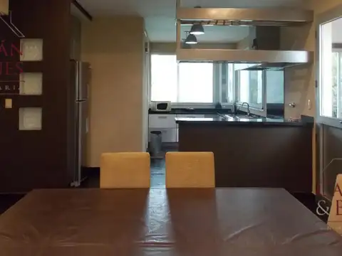 Casa en Alquiler Temporal con 4 cocheras
