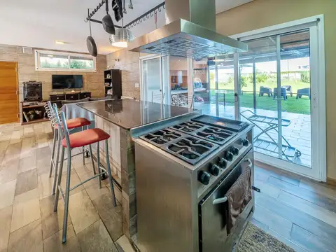 Venta Casa 6 ambientes en Barrio Vistas, puertos