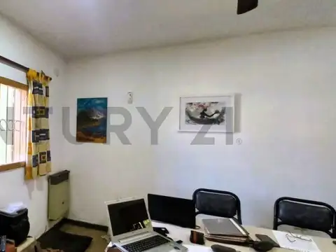 Casa 6 ambientes con 1 baño