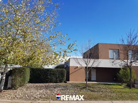 ALQUILER CASA 3 AMB C/PILETA CASAS DEL ESTE ZELAYA