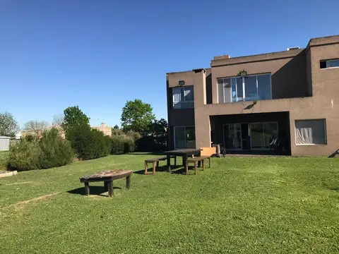 VENTA CASA 5 AMBIENTES SAN SEBASTIAN