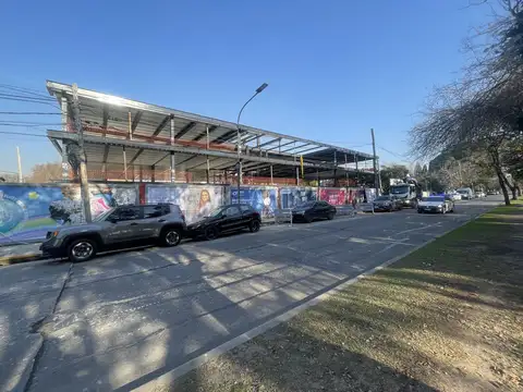 Oficina en Venta con 5 cocheras