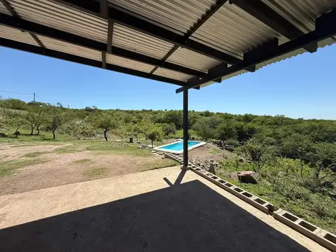 VENTA CASA 2 DORM CON PILETA LA GRANJA TERRENO 1HA