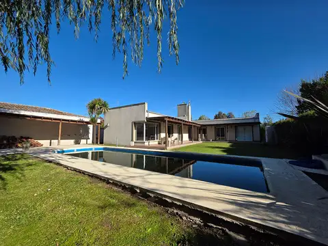 CASA EN VENTA "BARRIO Dolly II"  3 DORMITORIOS