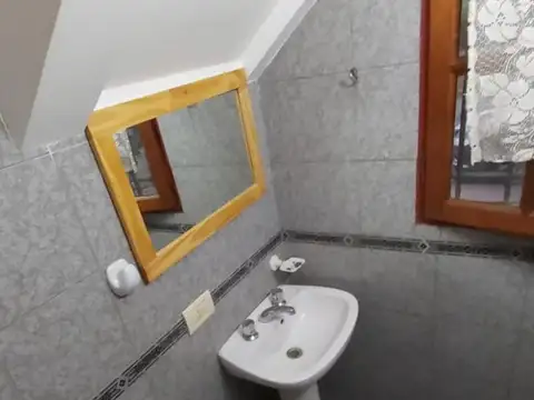 Casa en Alquiler con 2 cocheras