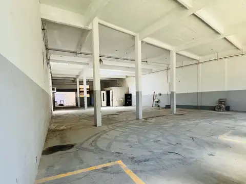 ALQUILER Galpón o Deposito con oficinas