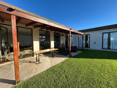 Casa en Venta en La Lonja, USD 255.000