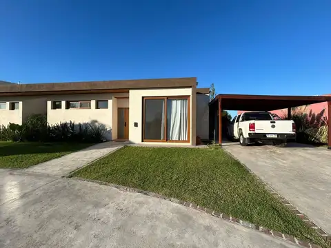 Casa en Venta con 1 cochera