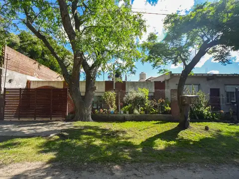 VENTA CASA 3 AMBIENTES GRAN PARQUE  Y GARAGE