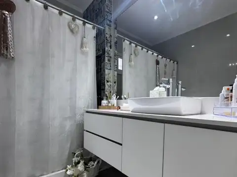 Casa 3 ambientes con 2 baños