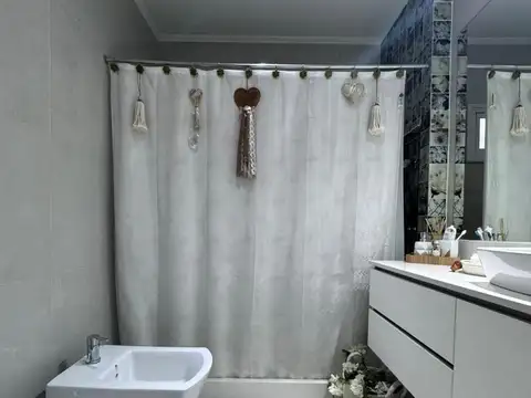 Casa en Venta con 6 cocheras