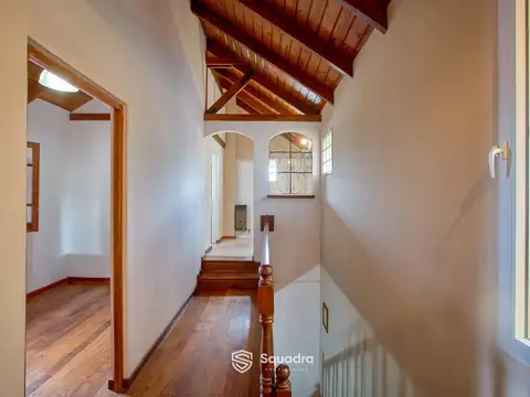 Casa 9 ambientes con 2 baños