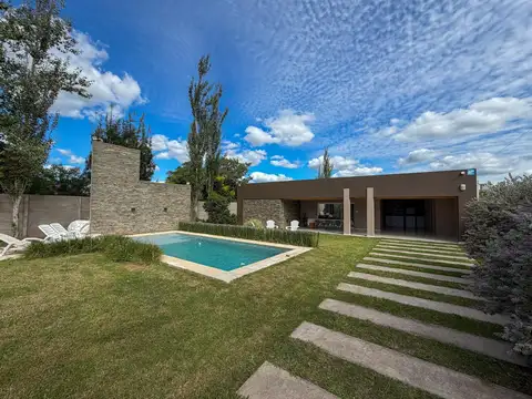 Casa quinta moderna en Susana