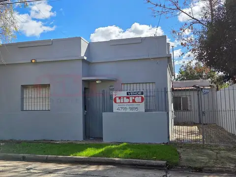 Casa con 3 Dormitorios, con Jardín y Cochera para 2 autos