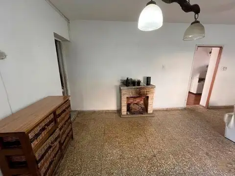 Casa 6 ambientes con 2 baños