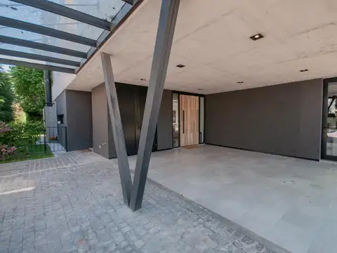Casa 5 ambientes con 3 baños