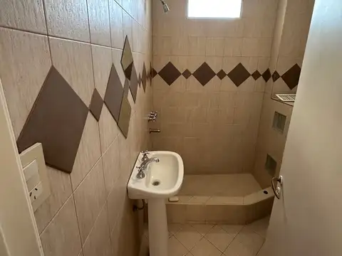 MUY LINDO DEPARTAMENTO PISO 3ro POR ESCALERA LUMINOSO