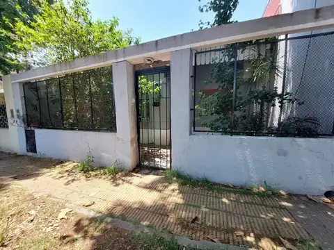 Venta casa 4 ambientes Martínez a refaccionar
