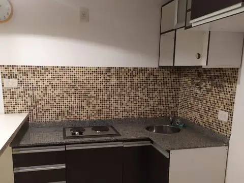 DEPARTAMENTO EN ALQUILER MONOAMBIENTE AL FRENTE CON BALCON