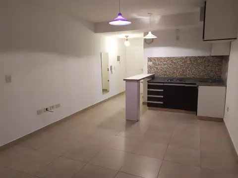 DEPARTAMENTO EN ALQUILER MONOAMBIENTE AL FRENTE CON BALCON