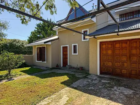 VENTA CASA 4 AMBIENTES CON PARQUE APTA CREDITO