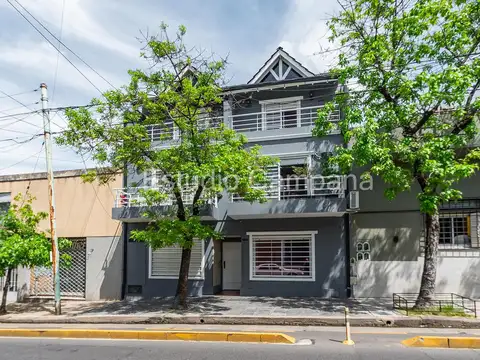Departamento de 4 ambientes. Dúplex. Terraza. Balcón. Parque Chacabuco