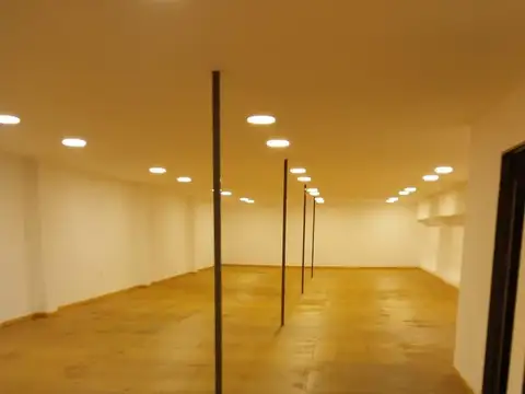 Galpon en Alquiler 8  mts Frente