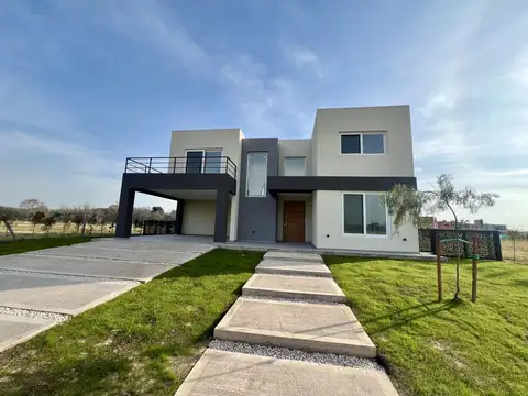 Casa - Venta - Argentina, San Miguel - Av. Int. Remigio López 490