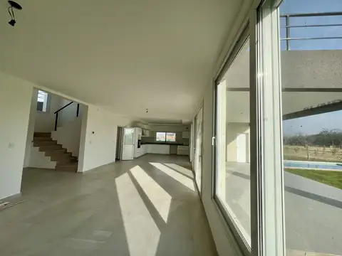 Casa - Venta - Argentina, San Miguel - Av. Int. Remigio López 490