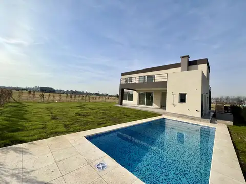 Casa 5 ambientes con 4 baños