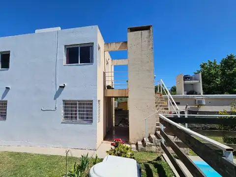 Casa 4 ambientes con 2 baños