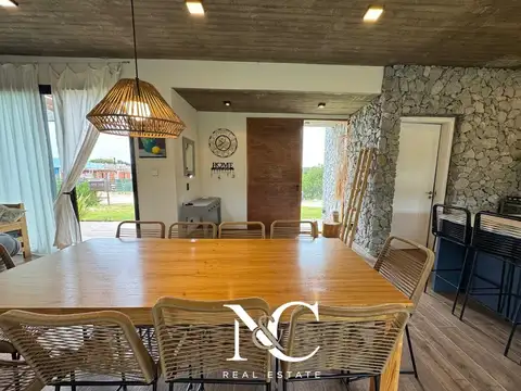 Casa 4 ambientes con 2 baños