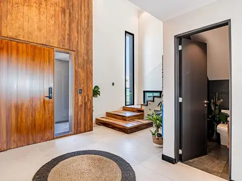 Casa 5 ambientes con 4 baños